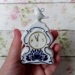 Часы с птичкой, гжель