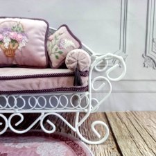 Сиреневый диванчик