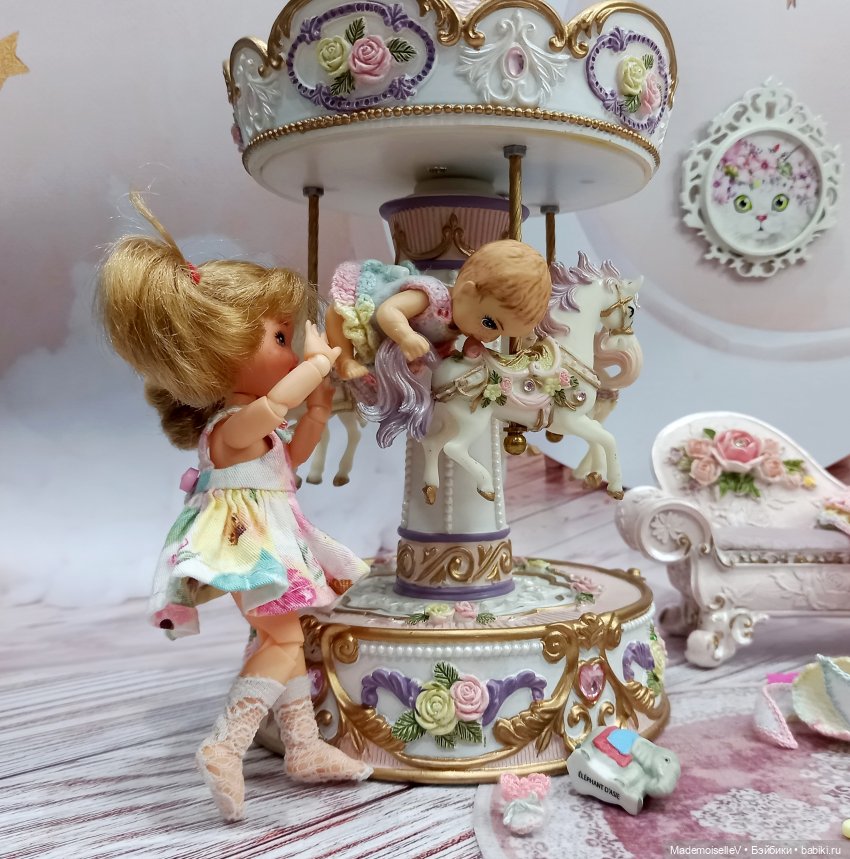 Как малышка Келли играла в мамочку