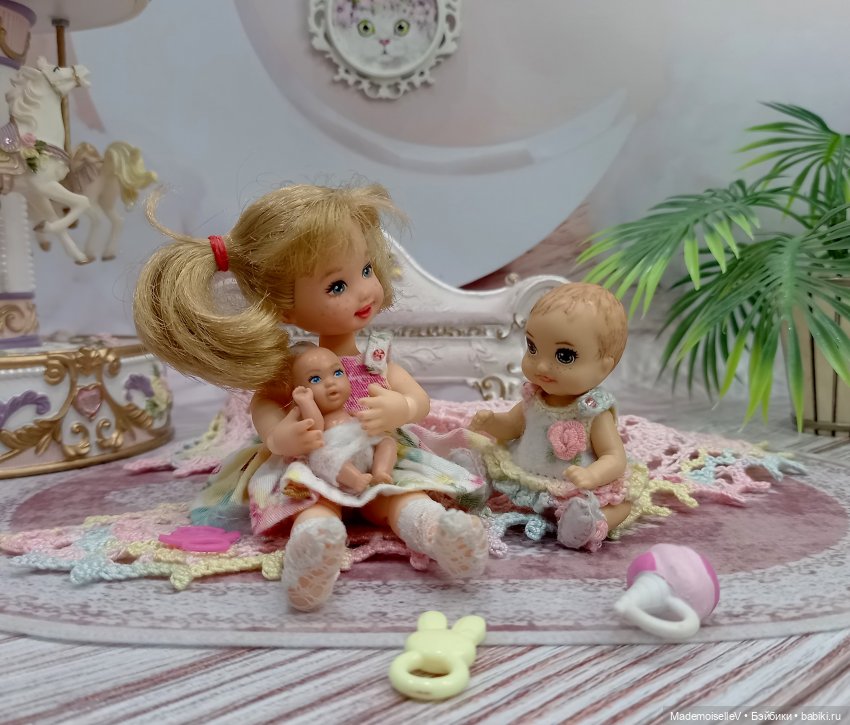 Как малышка Келли играла в мамочку