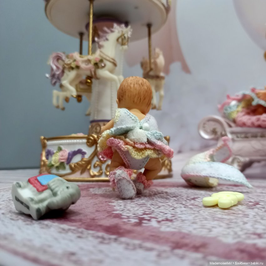 Как малышка Келли играла в мамочку