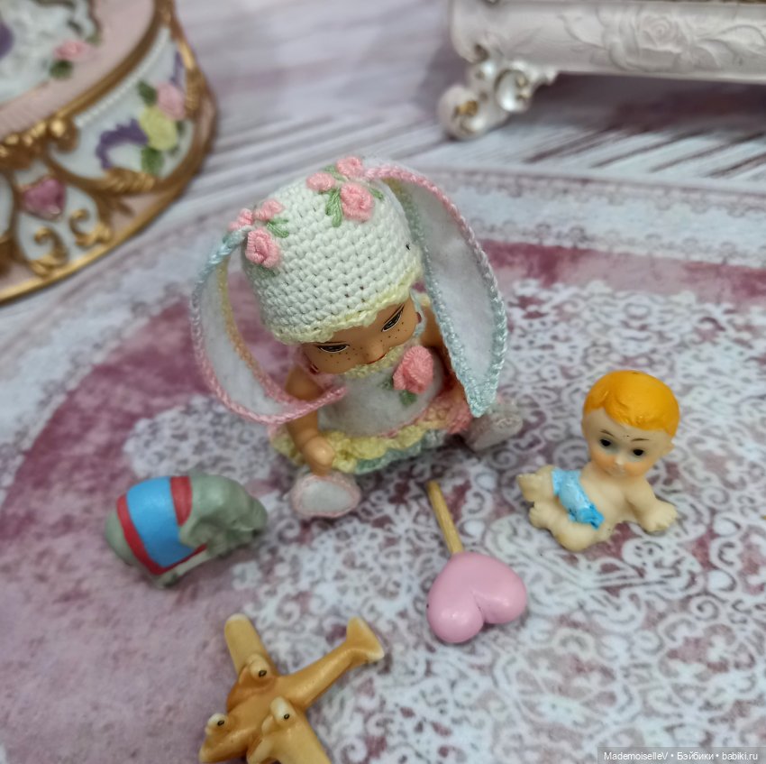 Как малышка Келли играла в мамочку