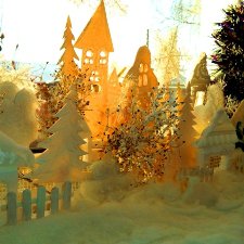 Заснеженный полустанок на подоконнике