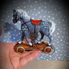 Про Новый год и ватную лошадку