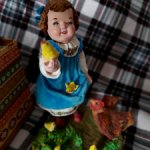 Девочка с цыплятами