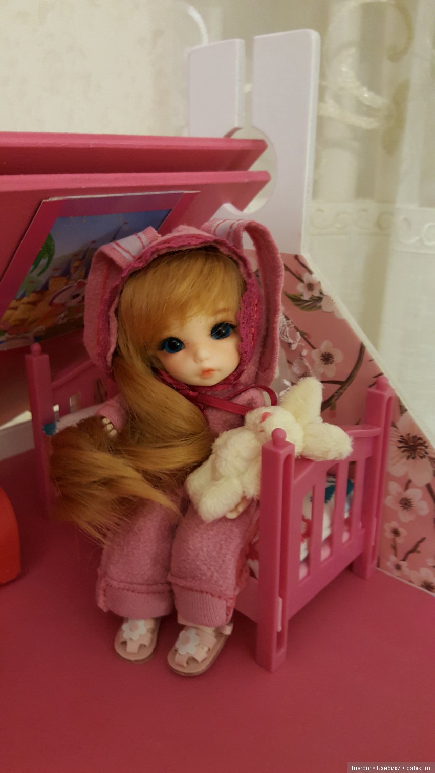 AI и ее друзья. Как развеселить грустного зайчика