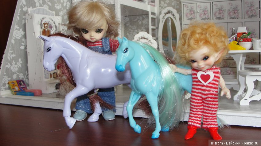 Ai-Ромашка и ее друзья. Как правильно получать подарки от деда Мороза (фото 9)