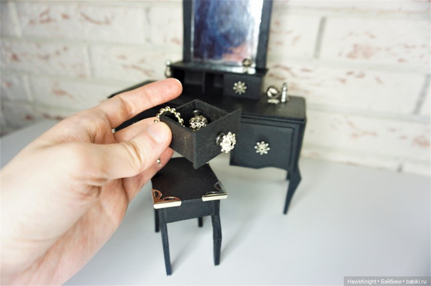 В любой непонятной ситуации делайте мебель