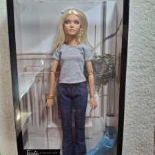 Коллекционная шарнирная Барби Barbie Styled By Maeve Reilly