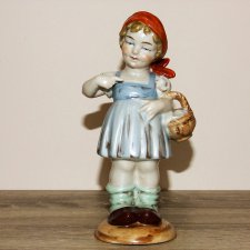 Винтажная фарфоровая статуэтка "Девочка с корзинкой" Bertram (Германия)