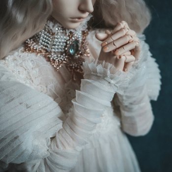 Белый портрет