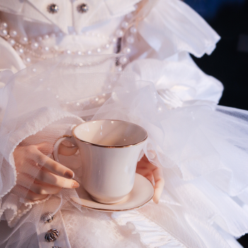 Кружево, жемчуг и чашка чая