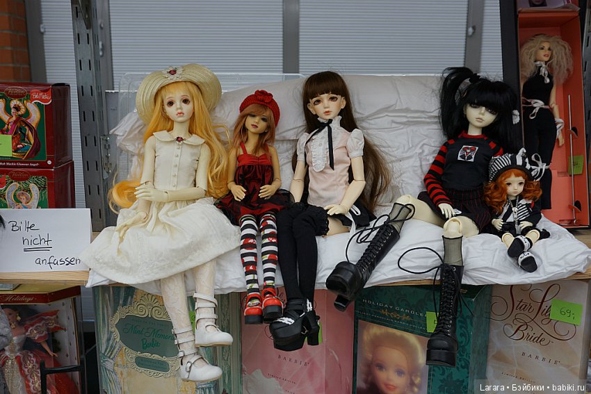 Кукольная конвенция в Гамбурге, посвященная 60-летию Barbie
