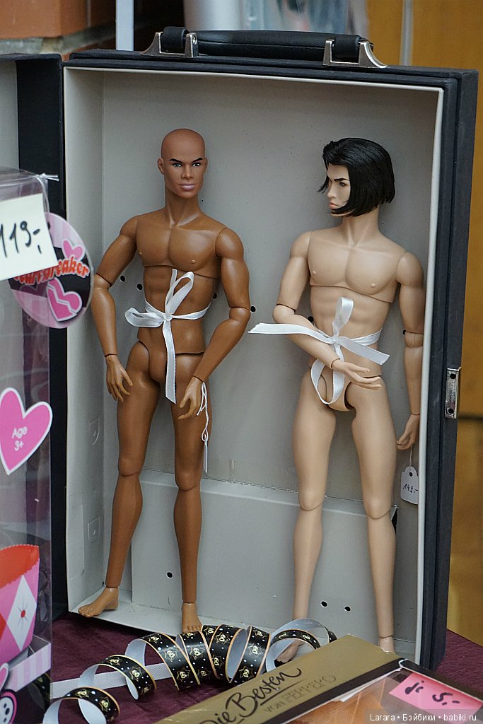 Кукольная конвенция в Гамбурге, посвященная 60-летию Barbie