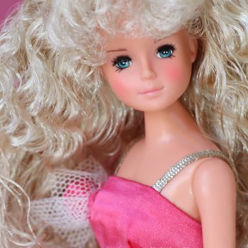 Betty Teen - кукла-загадка