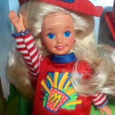 Обаятельная девочка Стейси с миниатюрами от МакДональдс / Stacie Happy meal