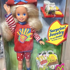 Обаятельная девочка Стейси с миниатюрами от МакДональдс / Stacie Happy meal