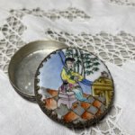 Мельхиоровая коробочка с зеркальцем