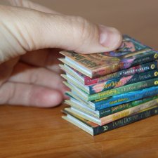 Миниатюрная серия книг про Гарри Поттера (стоимость указана за одну книгу серии) Миниатюрная серия книг про Гарри Поттера (стоимость указана за одну книгу серии)