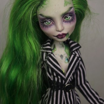 Леди Битлджус