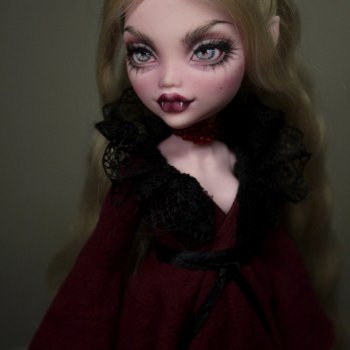 Леди вамп из Вестероса :)