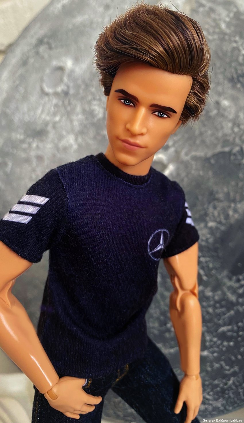 Я прекрасно умею появляться в нужный момент. А ещё у меня отличная причёска