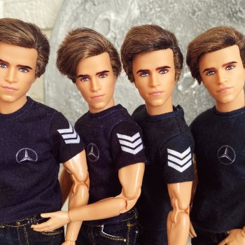 Я прекрасно умею появляться в нужный момент. А ещё у меня отличная причёска.