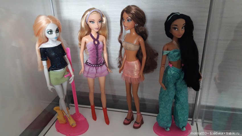 Шкаф-резиденция Монстр Хай. Жизнь за стеклом