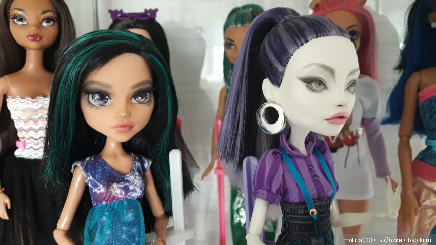 Шкаф-резиденция Монстр Хай. Жизнь за стеклом