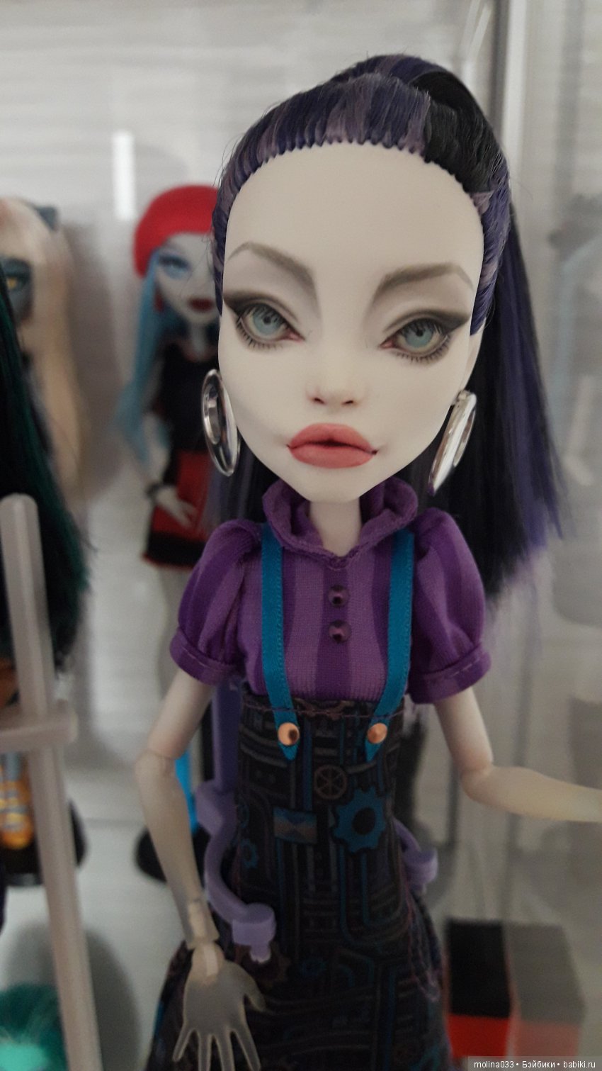 Шкаф-резиденция Монстр Хай. Жизнь за стеклом