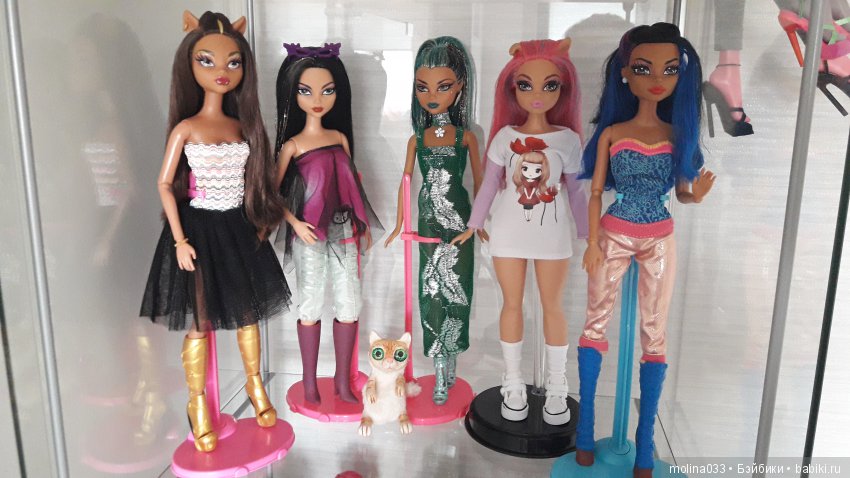 Шкаф-резиденция Монстр Хай. Жизнь за стеклом