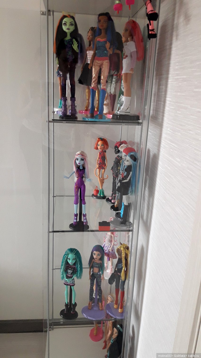 Шкаф-резиденция Монстр Хай. Жизнь за стеклом