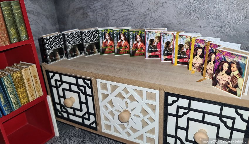 Полочки в кукольных коробках