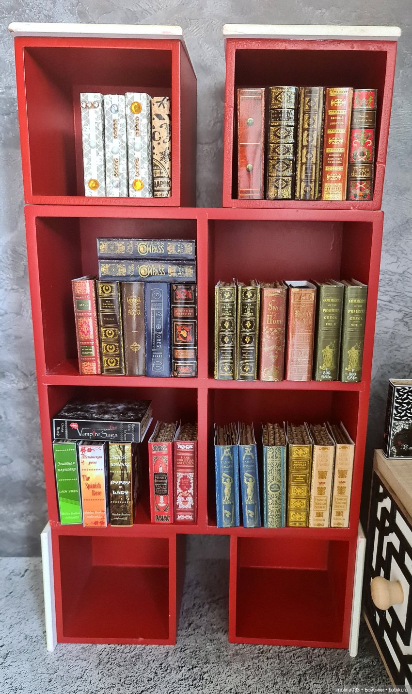 Полочки в кукольных коробках