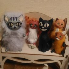 Котики со светящимися в темноте глазами. Котики со светящимися в темноте глазами.