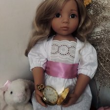 Как платье, карманные часы и кролик рассказали историю