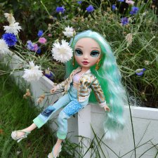 Дафна Минтон в саду