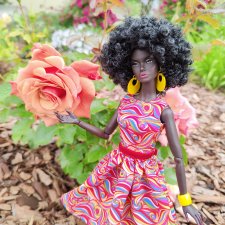 Поппи Паркер фотосессия среди роз