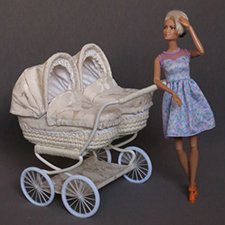 Кукольная коляска и кроватка для двойняшек. 1/6
