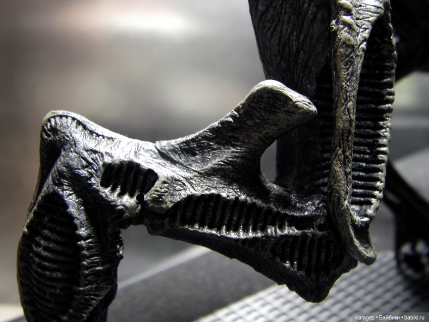 Коллекционная фигурка королевы монстров из фильма ALIENS