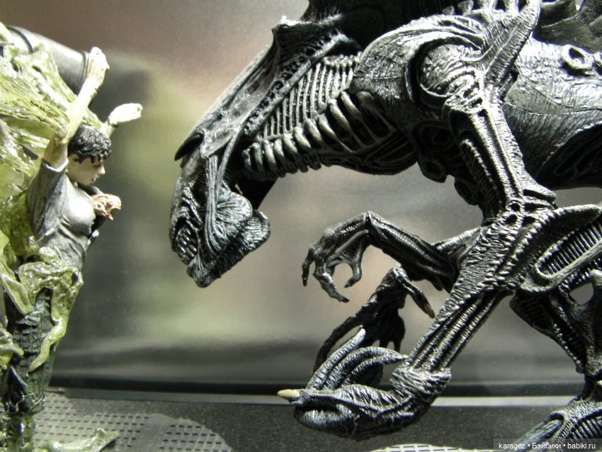 Коллекционная фигурка королевы монстров из фильма ALIENS