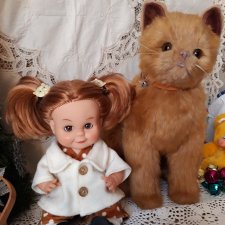 Хитрулька тоже выпрашивает подарочек