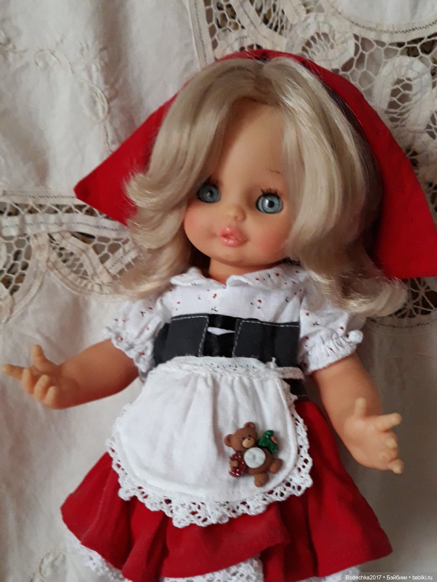 Маленькая красная шапочка со своим маленьким волком