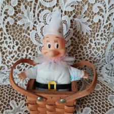 Гномик в корзинке