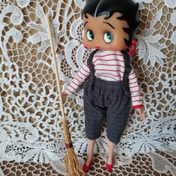 Сегодня День выметания скверных мыслей и День и Всенародный день ликвидации последствий 8 Марта