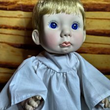 Виниловый Маленький Ангел от Lee Middleton.