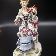 Фарфоровая статуэтка Скрипачка. Италия. Ранний Ginori. Фарфоровая статуэтка Скрипачка. Италия. Ранний Ginori.