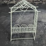 Беседка для кукол и мишек. Миниатюра