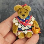 Мишка Кэти от World Of Miniature Bears. 1996 год. 7 см