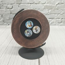 Миниатюрные тарелочки на раме.